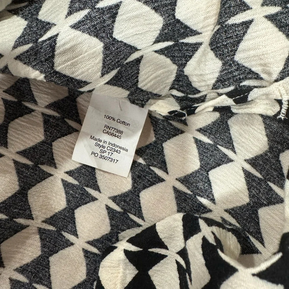 J. Crew Black & White Diamond Checkered 3/4 Sleeve V-neck
Shirt Size XXS - Picture 10 of 10